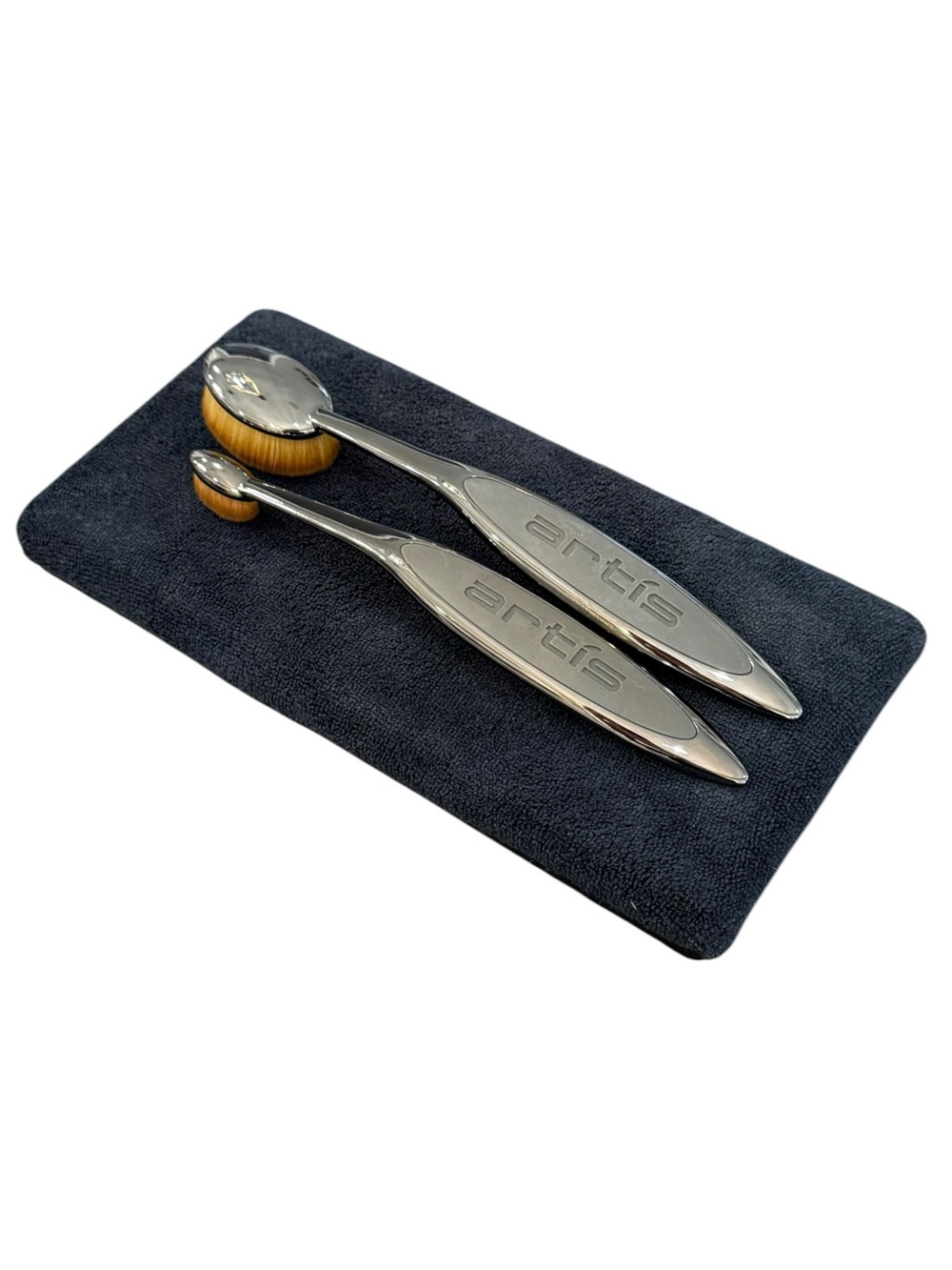 Artis Makeup Brushes Elite Oval 3 & Elite Oval 6 plus Cleaning Pad. - Picture 3 of 6